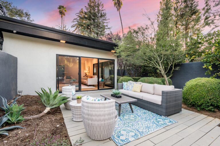 Exterior shot of a Modern home in Malibu